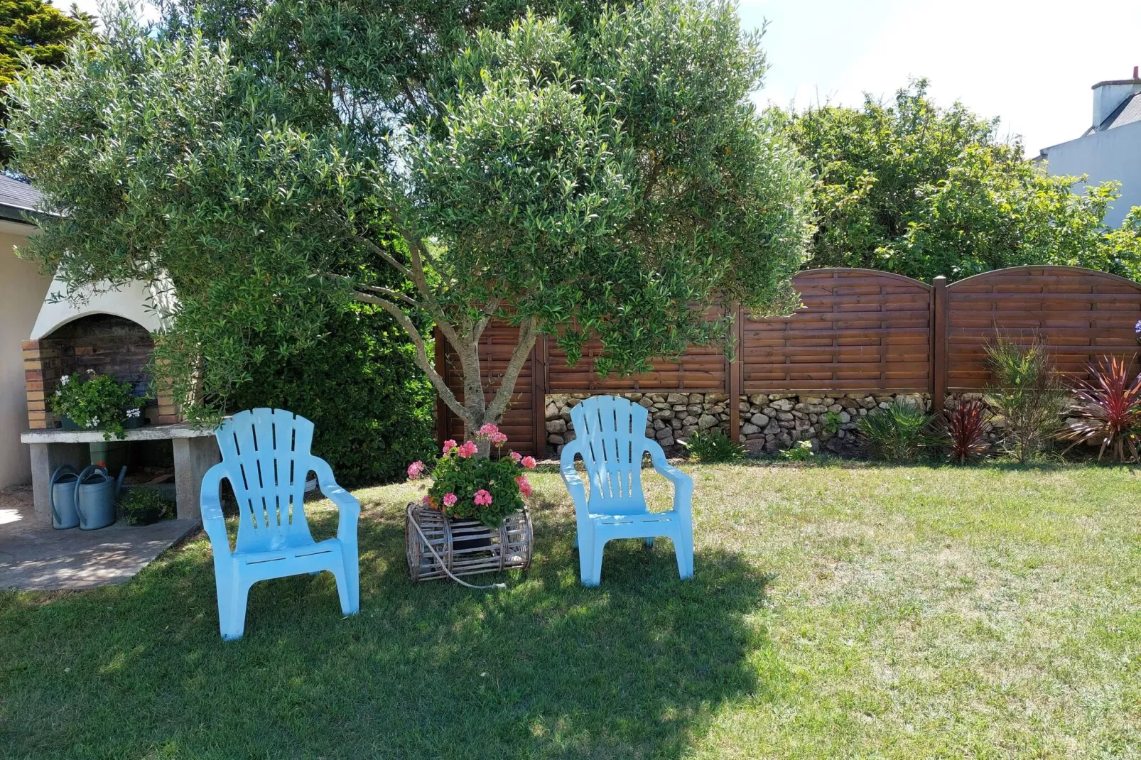 Ferienhaus in unmittelbarer Meernähe Plouhinec-Gardens summer
