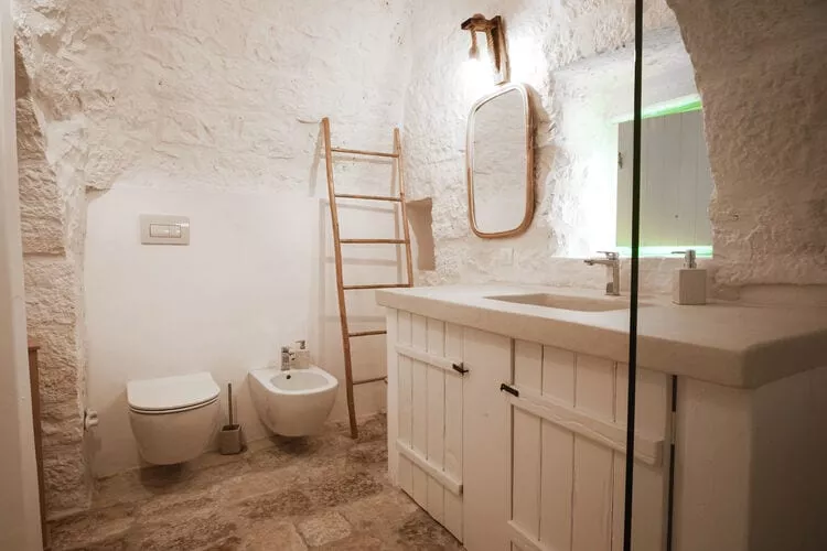 Trulli Petralux in Valle d'Itria-Bathroom