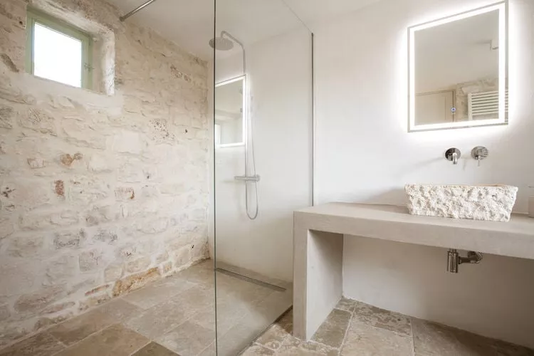 Trulli Petralux in Valle d'Itria-Bathroom