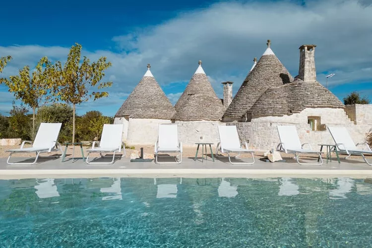 Trulli Petralux in Valle d'Itria-Exterior summer