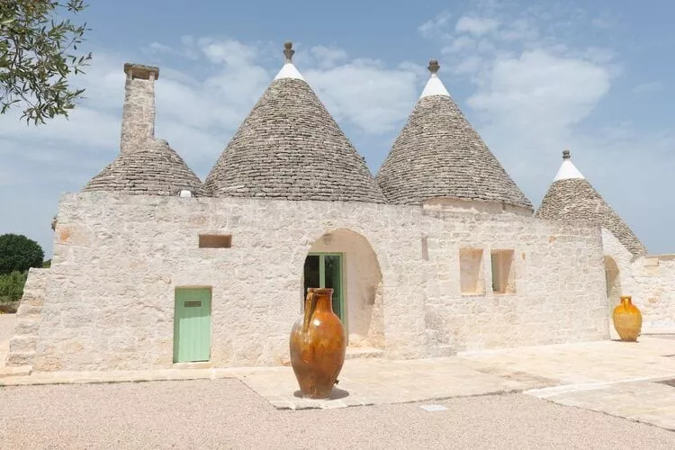 Trulli Petralux in Valle d'Itria-Exterior summer
