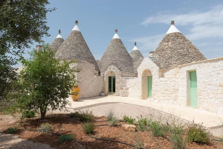 Trulli Petralux in Valle d'Itria-Exterior summer