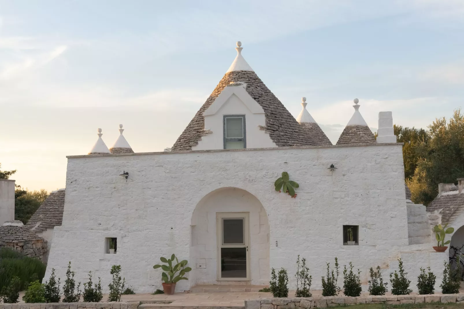 Trulli Fantese 4 Ostuni-Exterior summer
