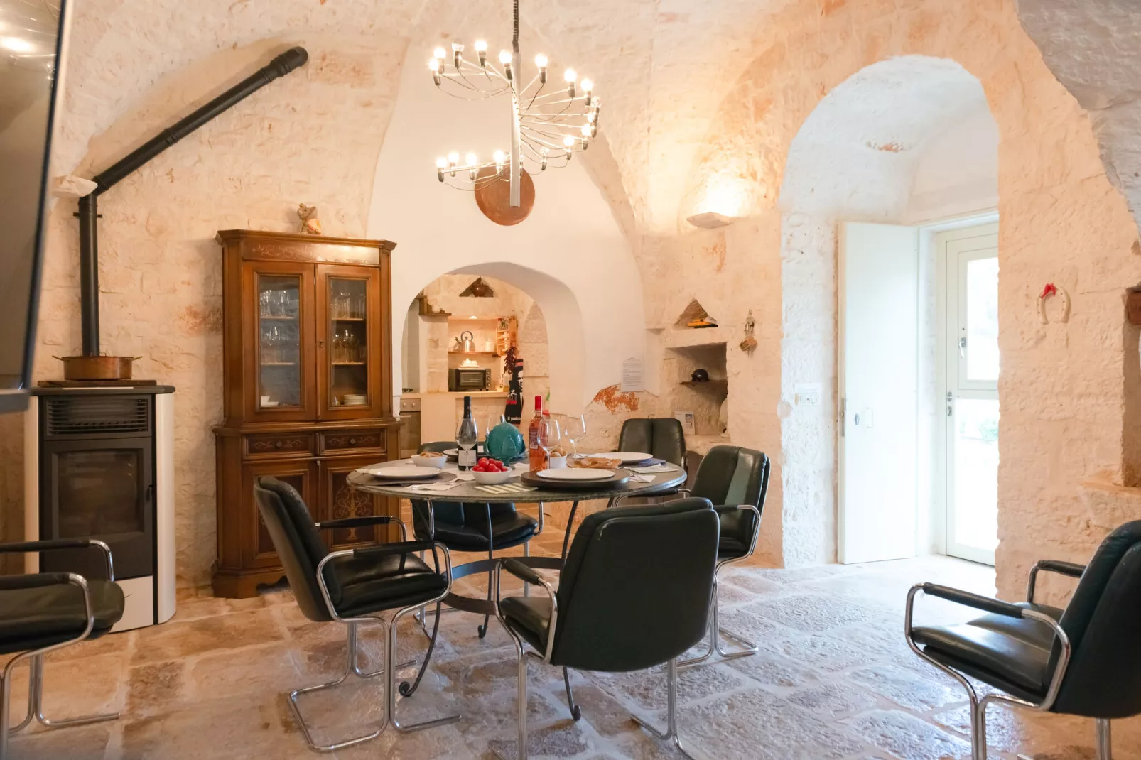 Trulli Fantese 4 Ostuni-Dining room