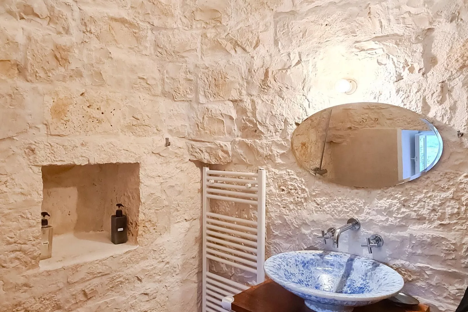 Trulli Fantese 4 Ostuni-Bathroom