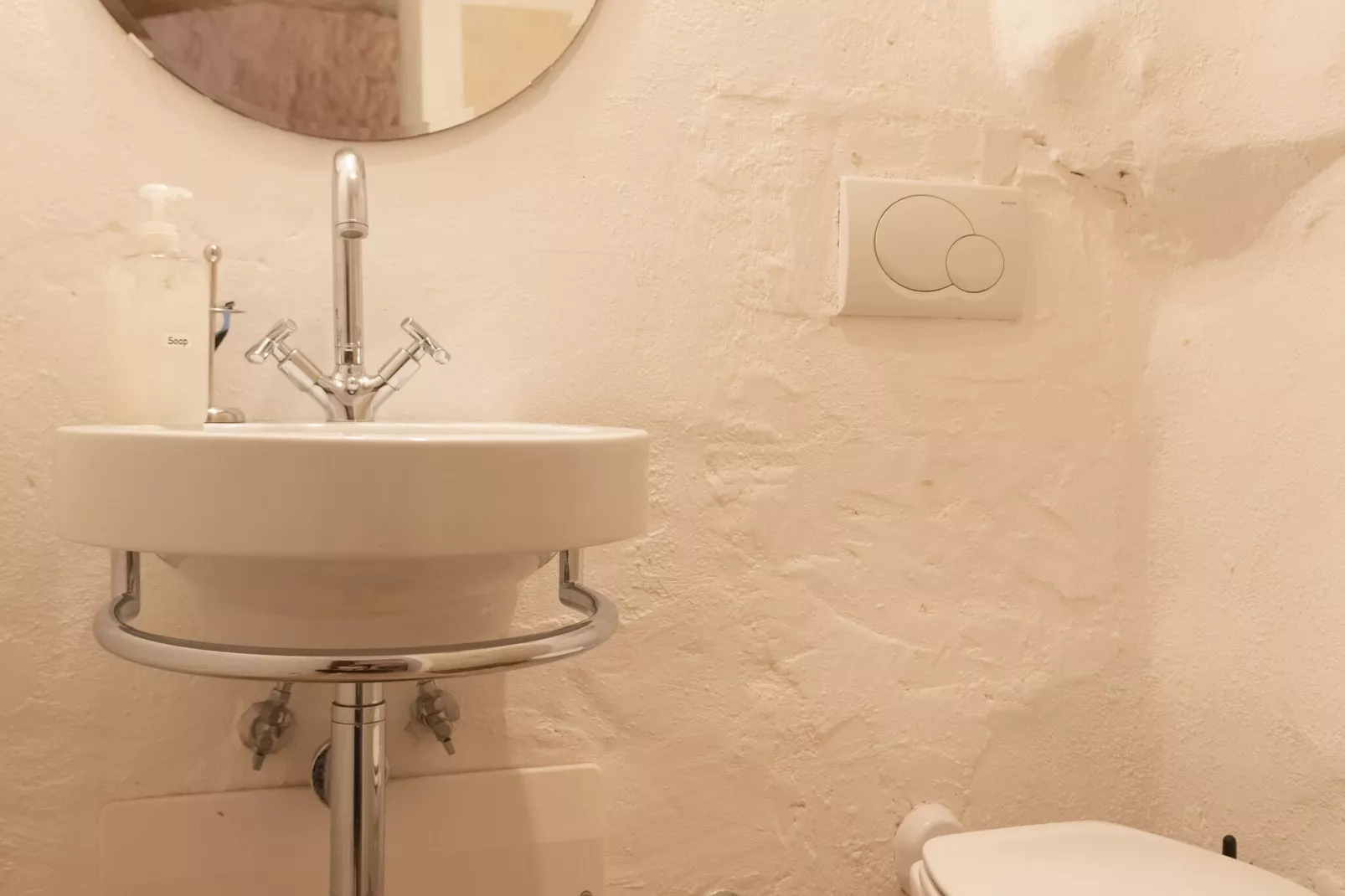 Trulli Fantese 4 Ostuni-Bathroom