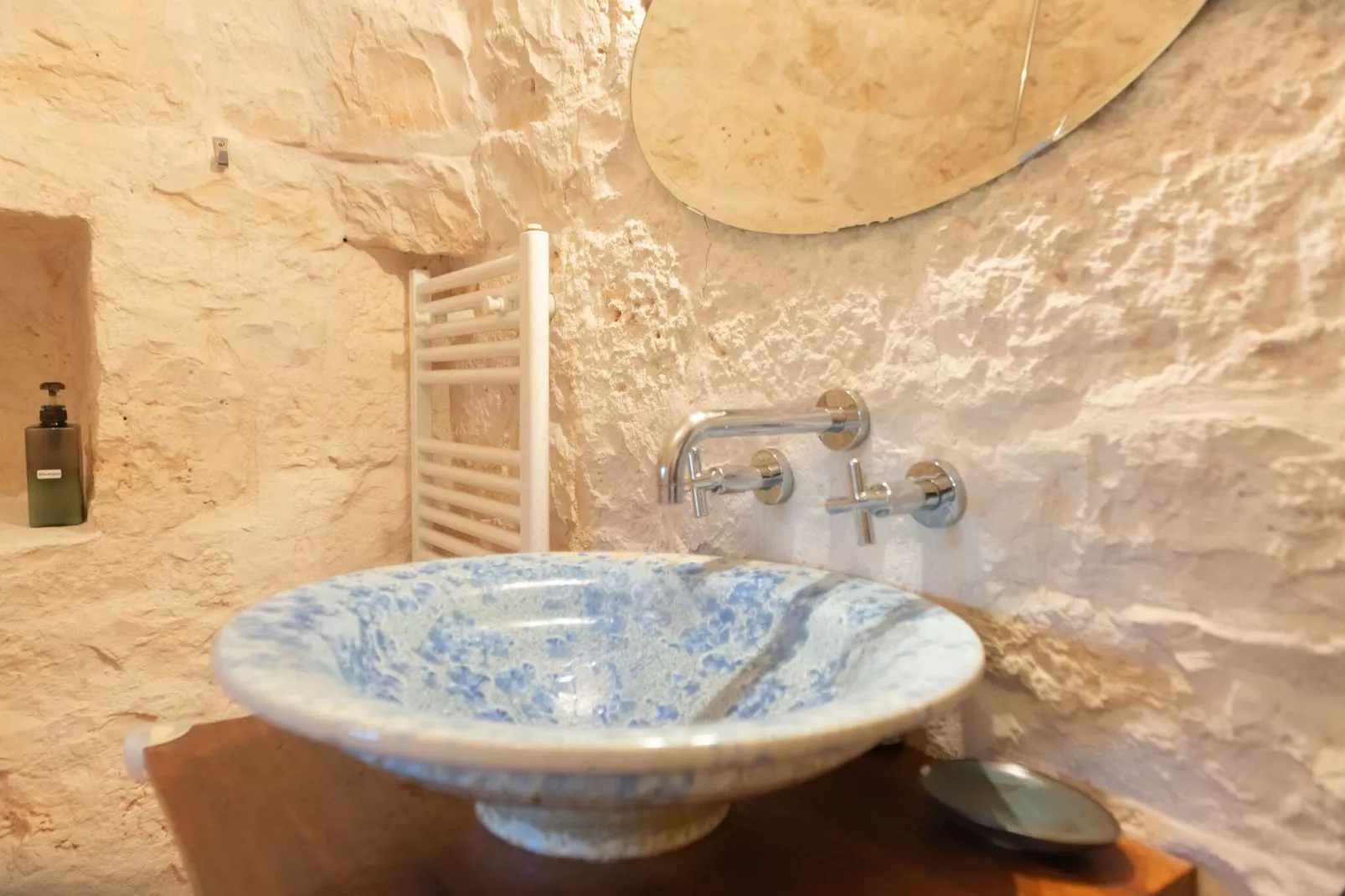 Trulli Fantese 4 Ostuni-Bathroom
