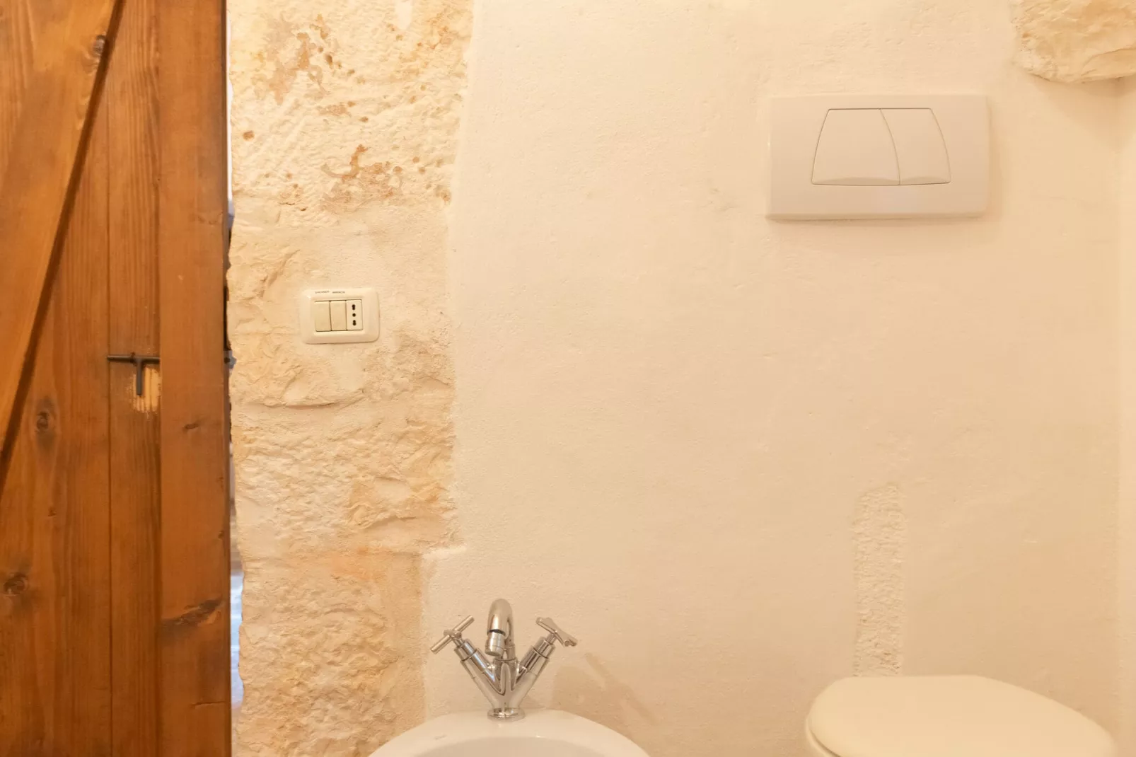 Trulli Fantese 4 Ostuni-Bathroom