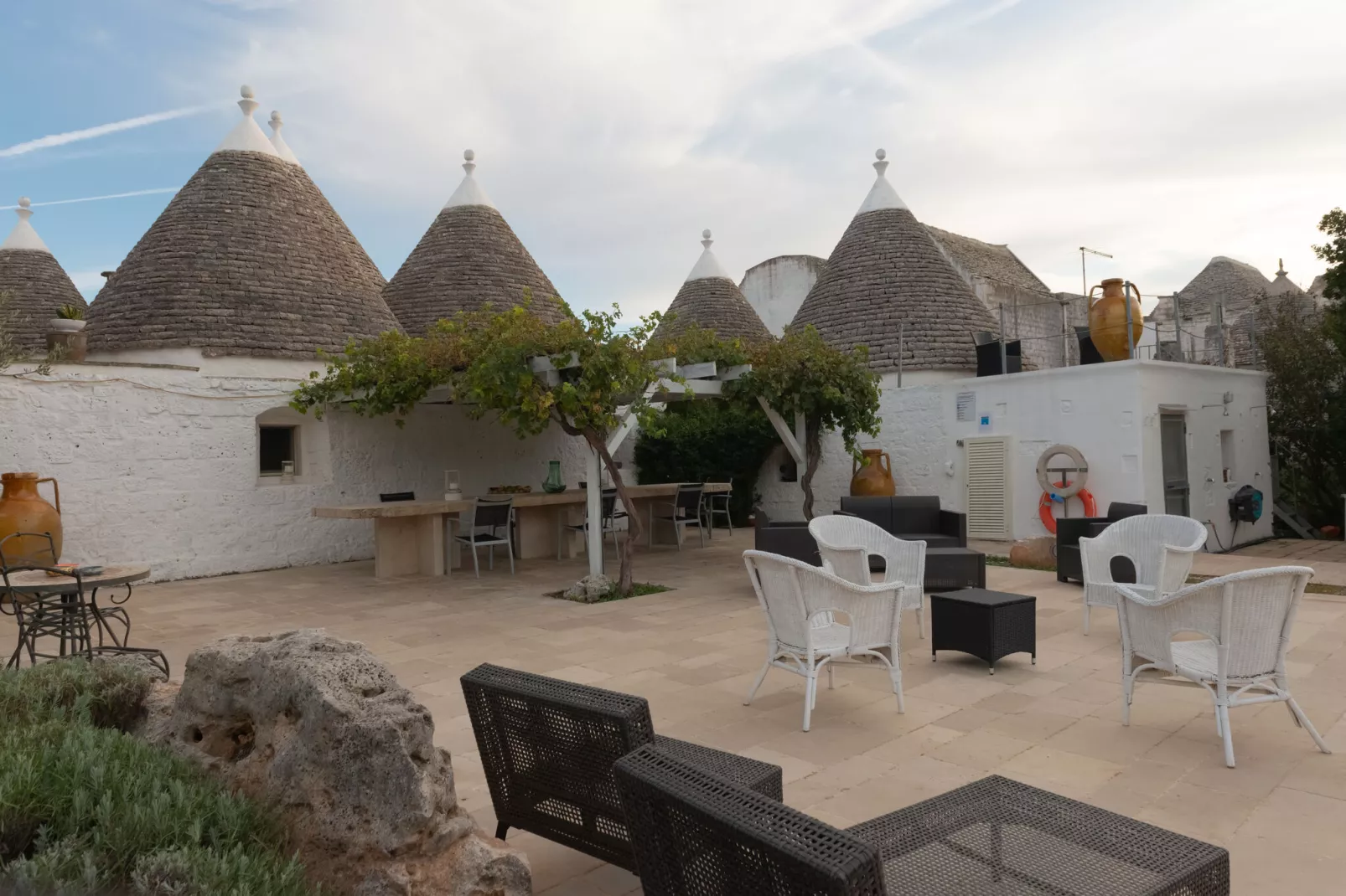 Trulli Fantese 4 Ostuni-Gardens summer