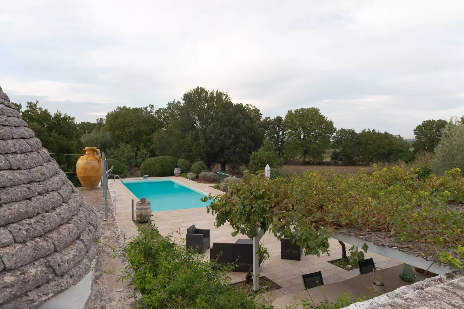 Trulli Fantese 4 Ostuni-Gardens summer