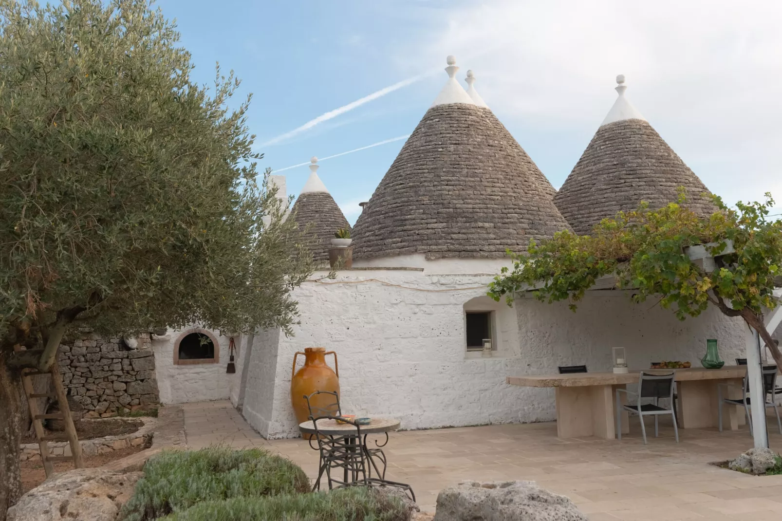 Trulli Fantese 4 Ostuni-Exterior summer