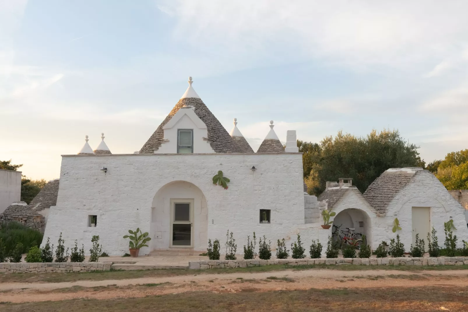 Trulli Fantese 4 Ostuni-Exterior summer