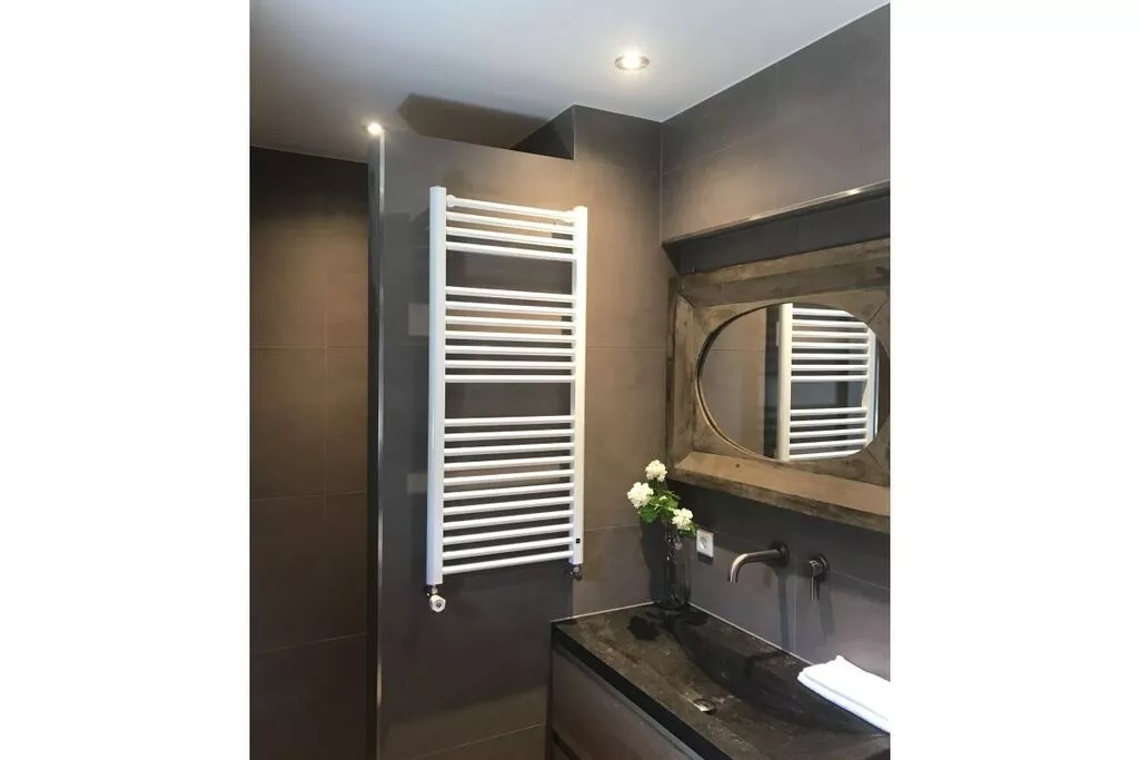 256012-Bathroom
