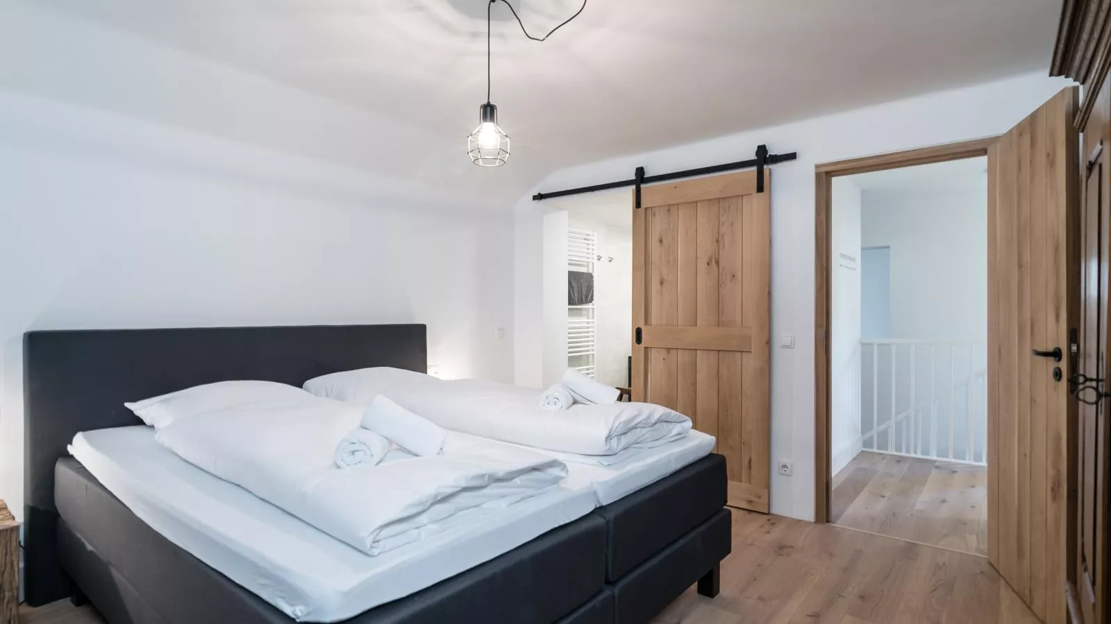 Mozart Lodge-Bedroom
