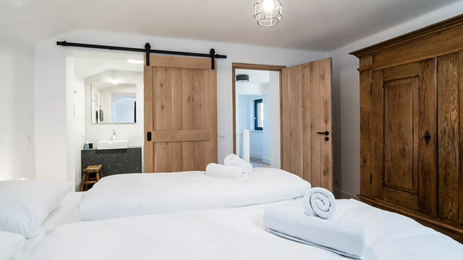 Mozart Lodge-Bedroom
