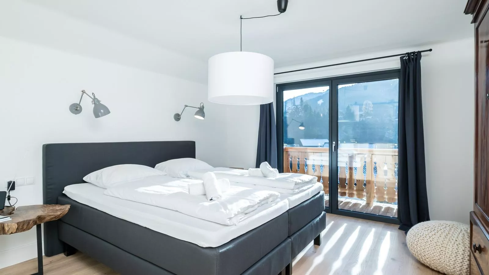 Mozart Lodge-Bedroom