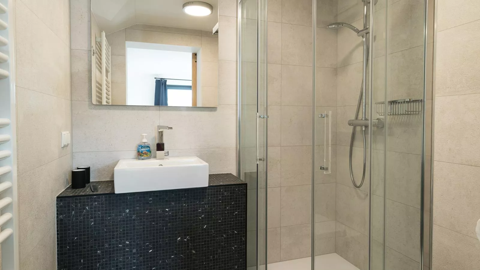 Mozart Lodge-Bathroom