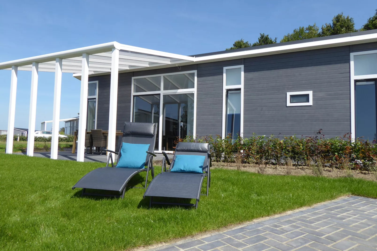 Water Resort Oosterschelde 103-Gardens summer