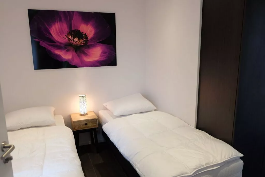 289643-Bedroom