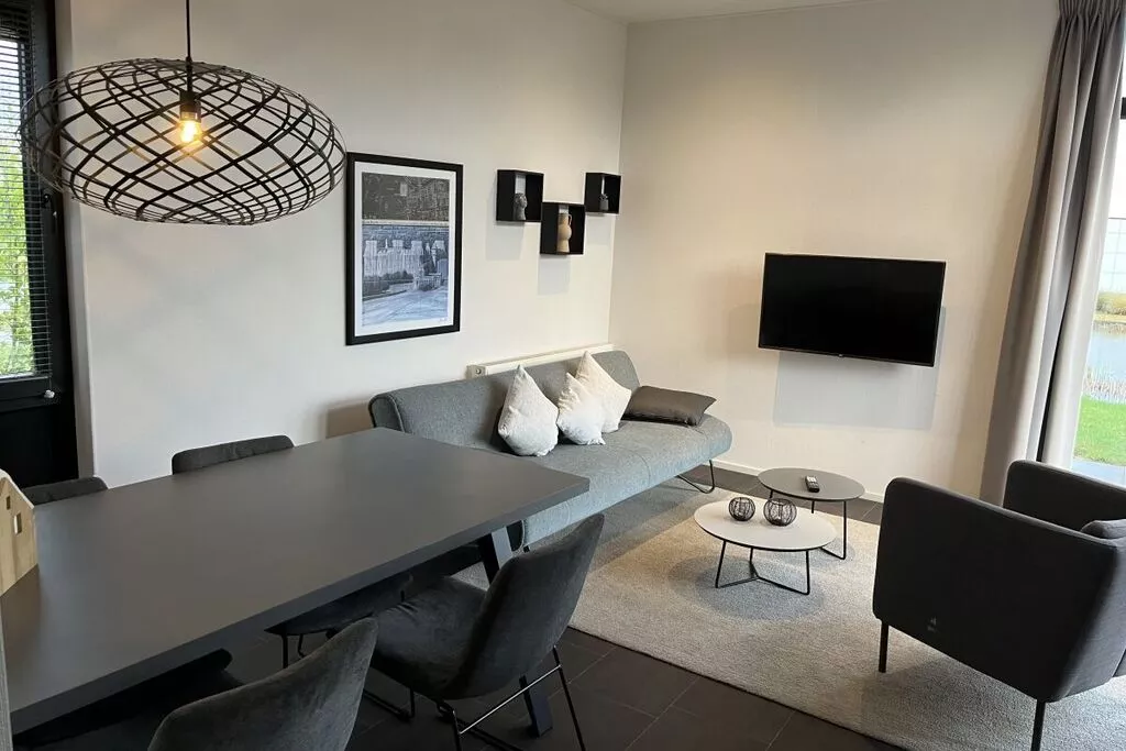 431804-Dining room
