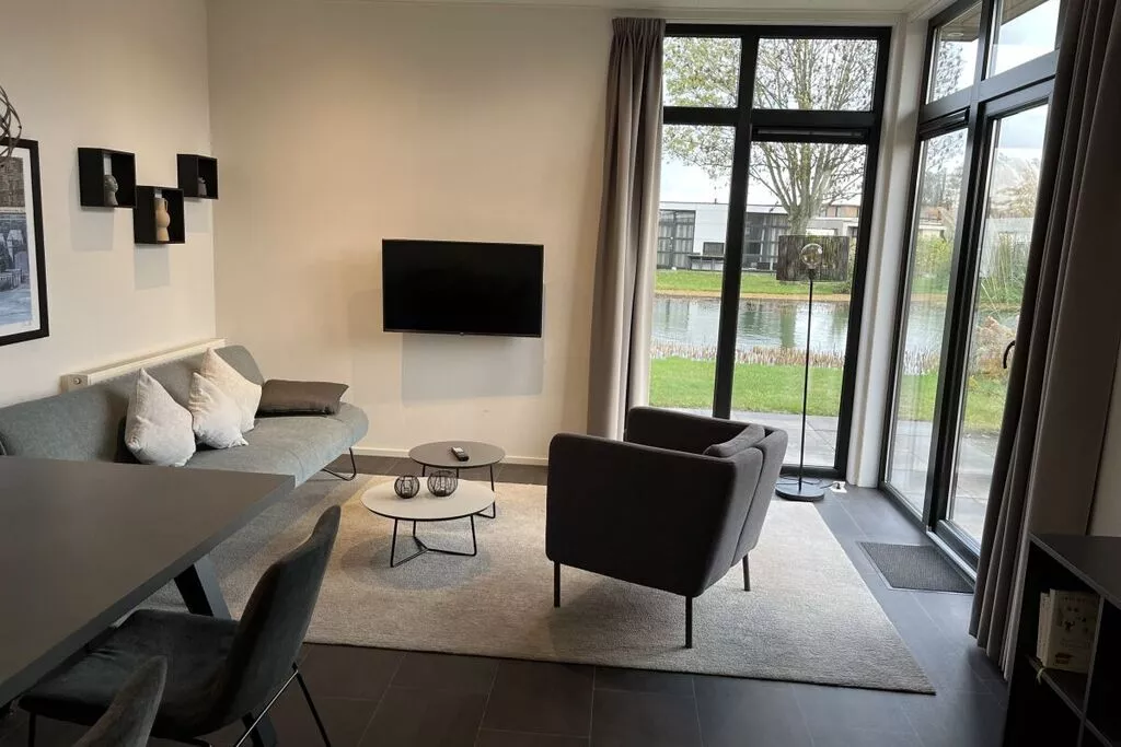 431804-Dining room