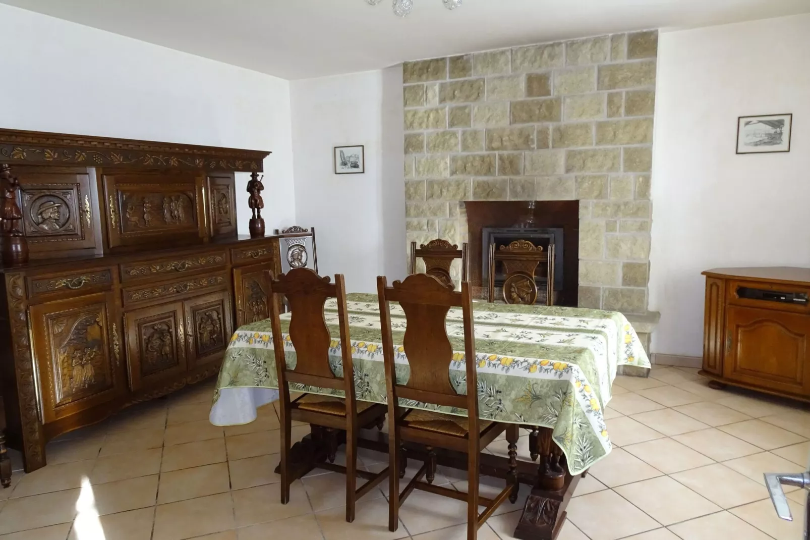 Natursteinhaus Douarnenez-Dining room