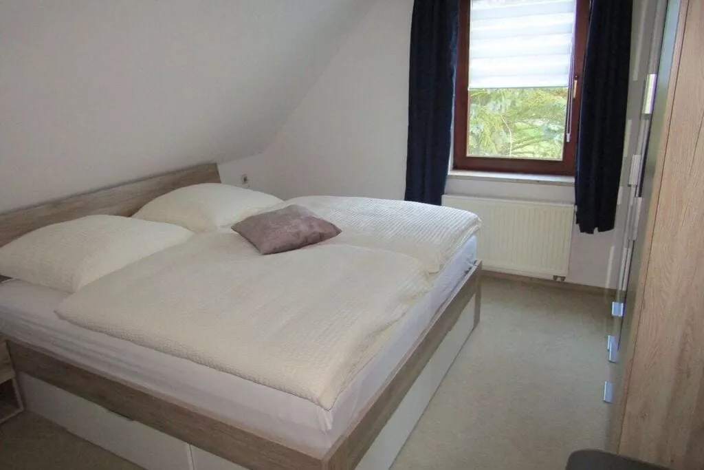 286301-Bedroom