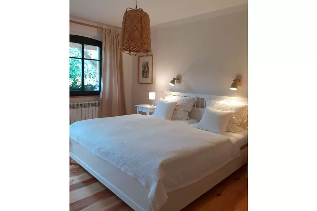 266523-Bedroom