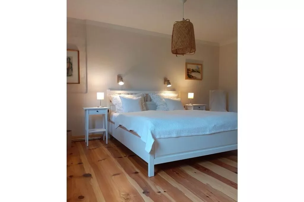 266523-Bedroom