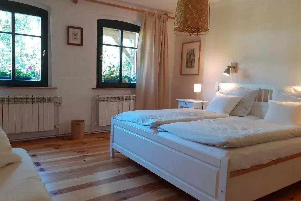 266523-Bedroom