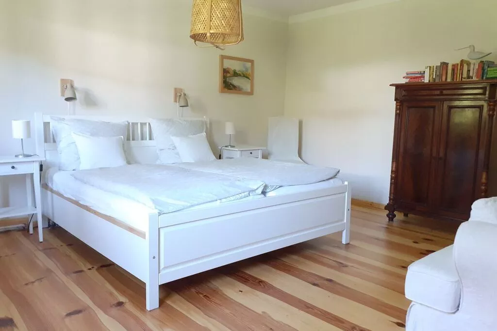 266523-Bedroom