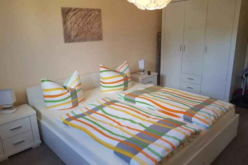 274050-Bedroom