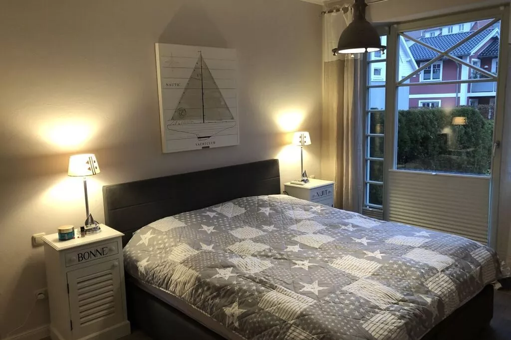 276321-Bedroom