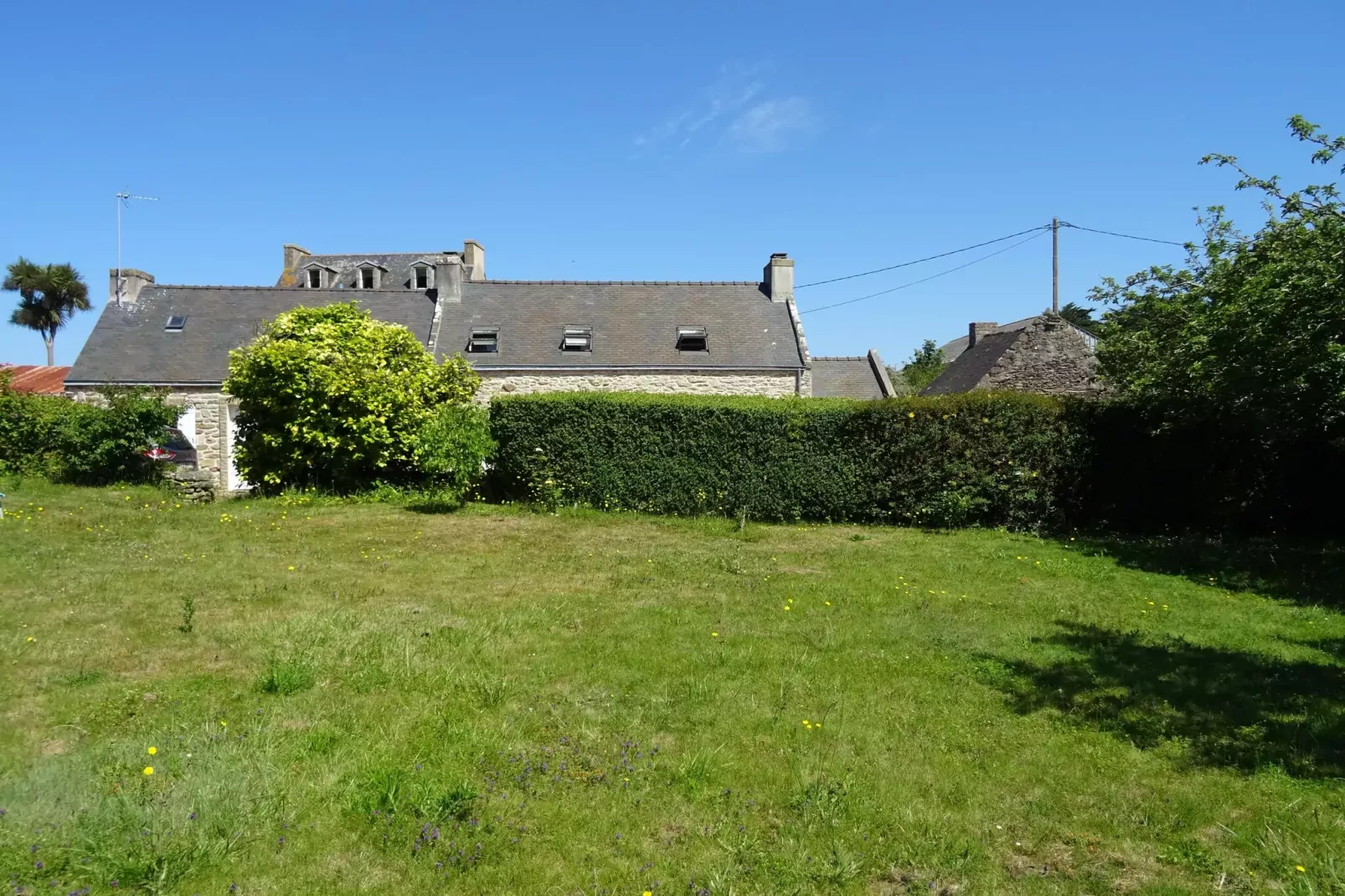 Natursteinhaus Douarnenez-Gardens summer