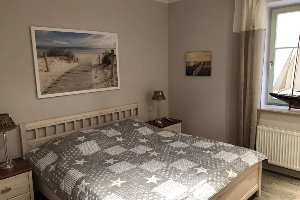 276321-Bedroom