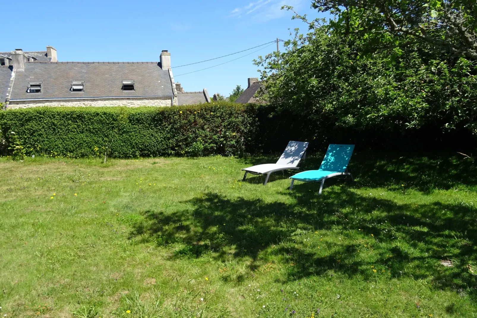Natursteinhaus Douarnenez-Gardens summer