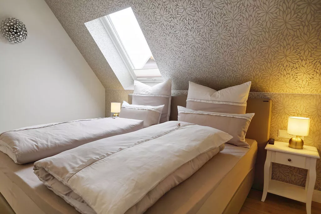 244054-Bedroom