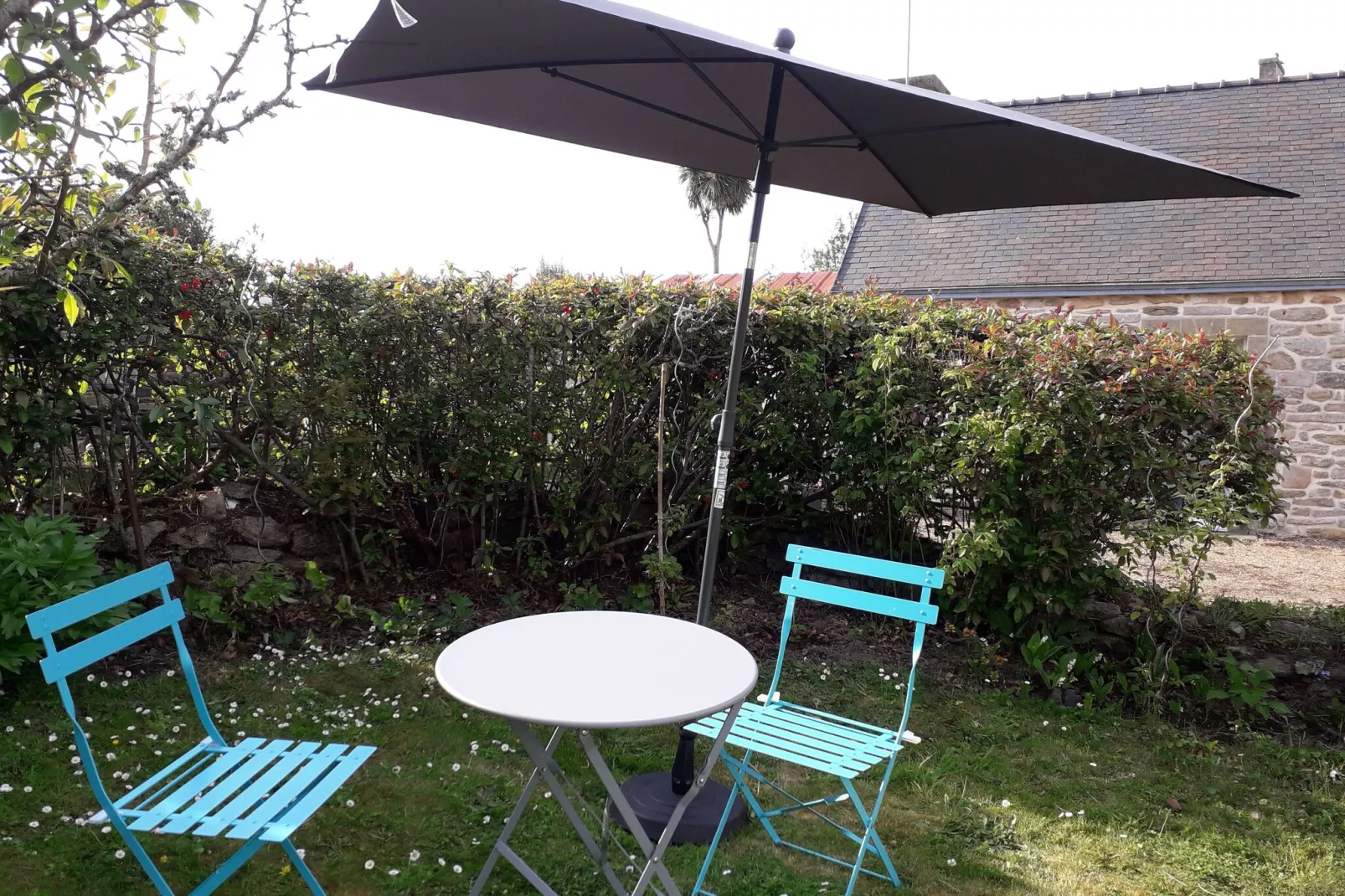Natursteinhaus Douarnenez-Gardens summer