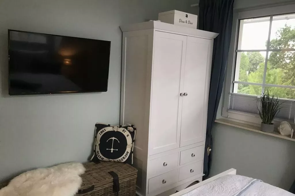 216706-Bedroom