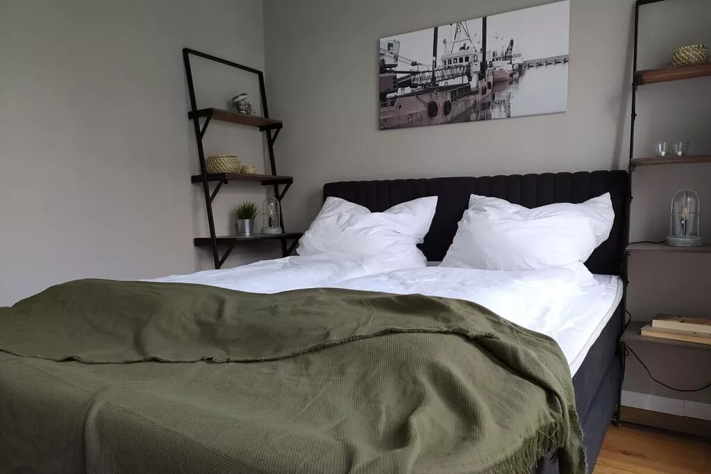 286288-Bedroom