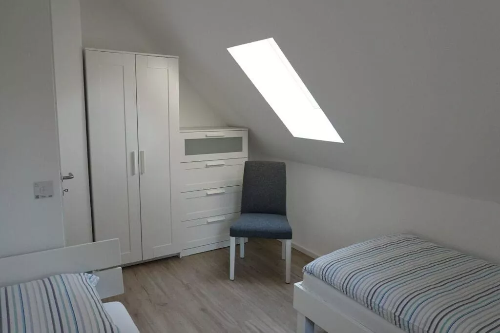408423-Bedroom