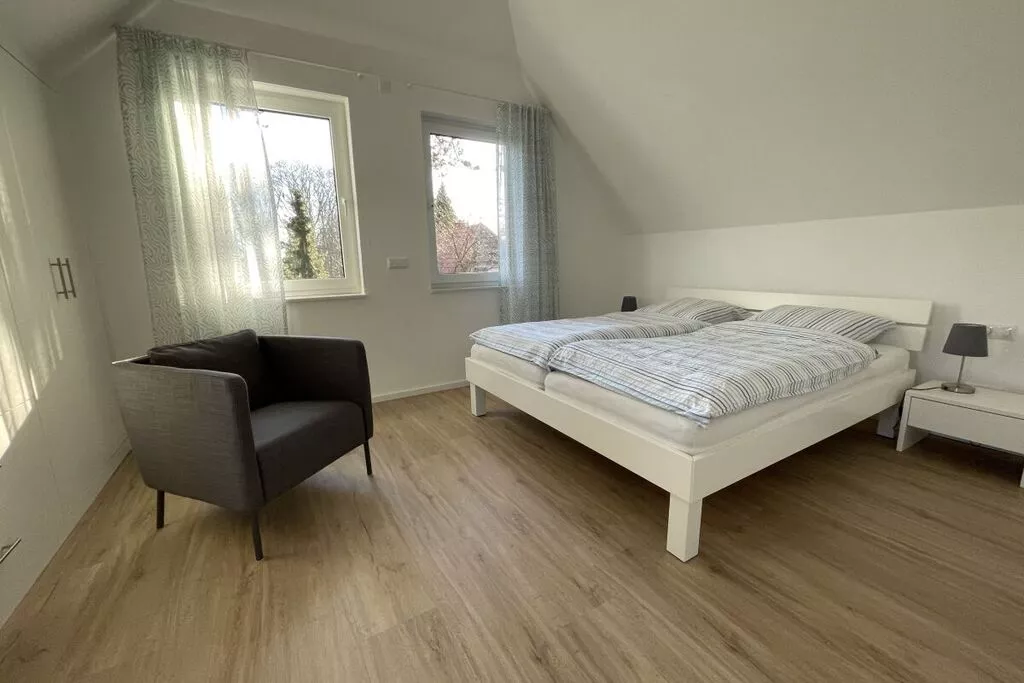 408423-Bedroom