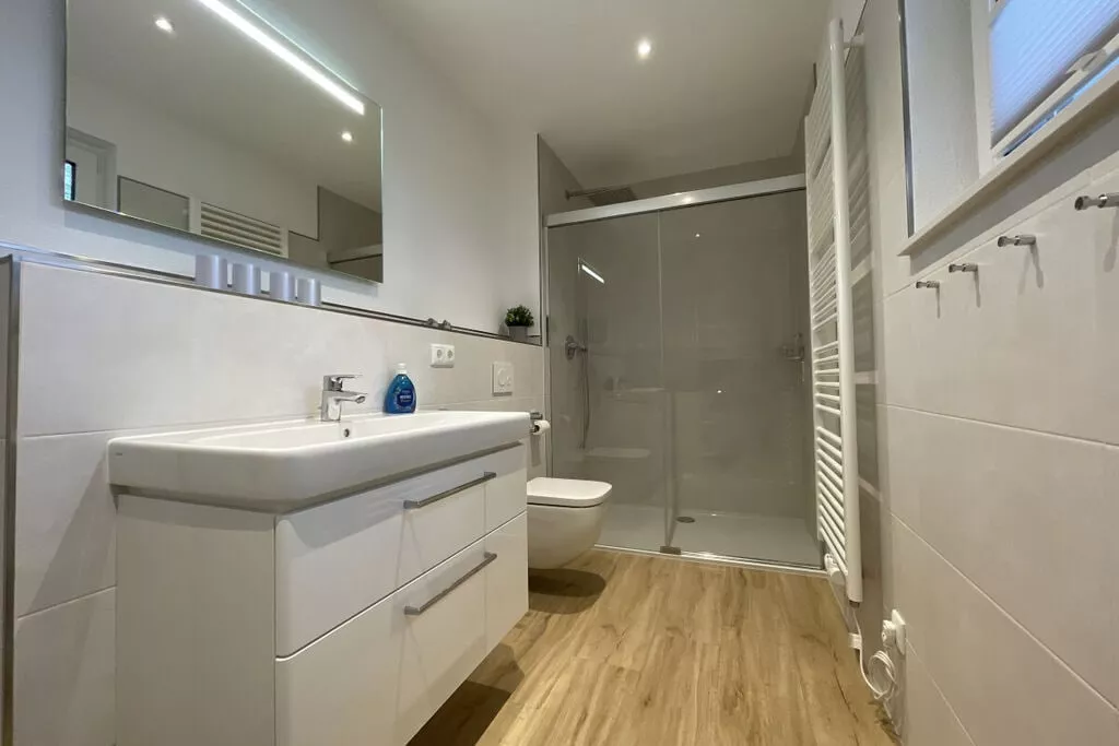 408423-Bathroom
