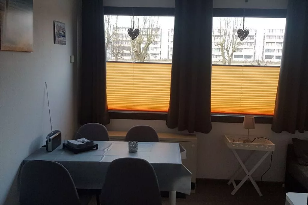 322013-Dining room
