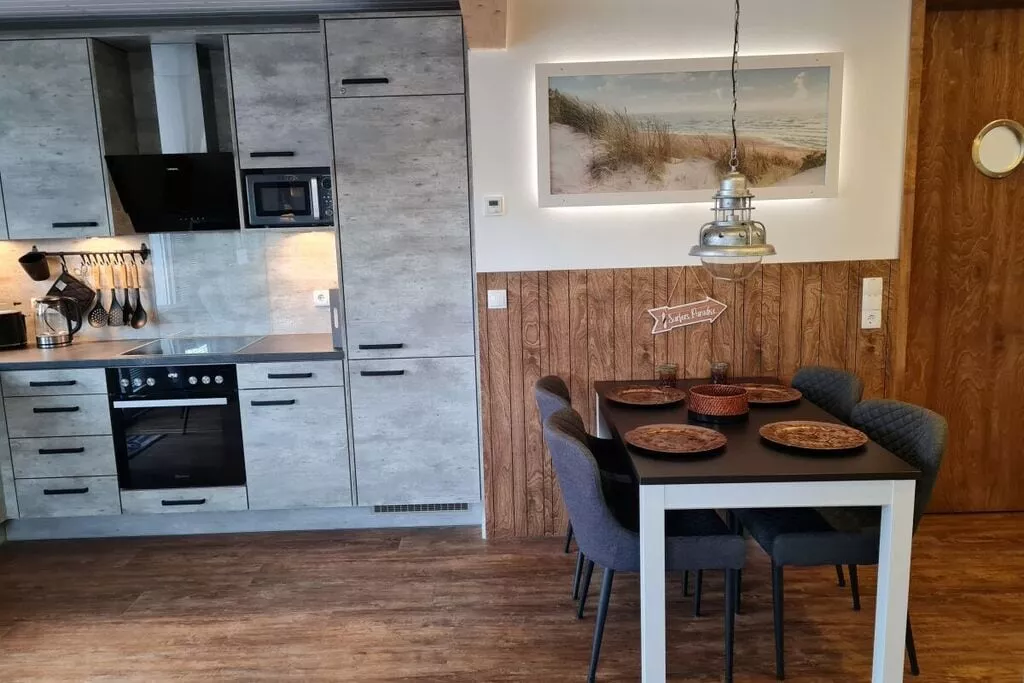 427885-Dining room