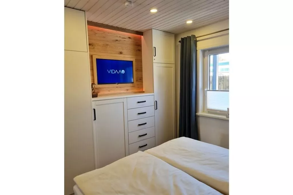 427885-Bedroom