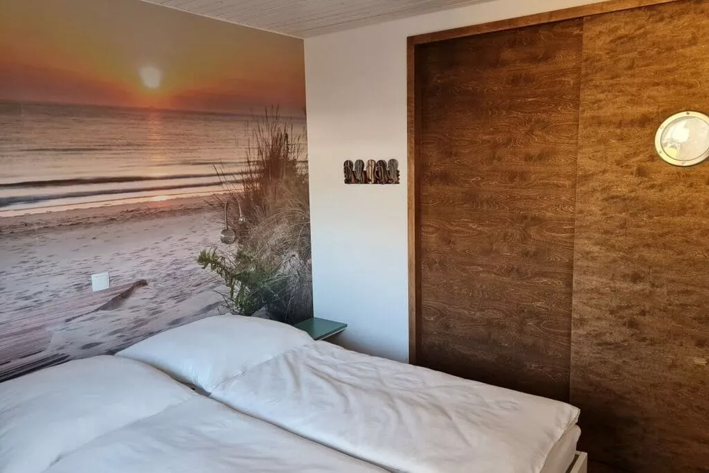 427885-Bedroom