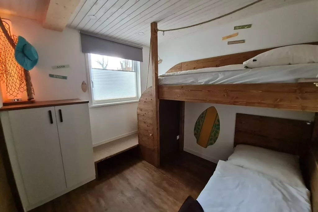427885-Bedroom