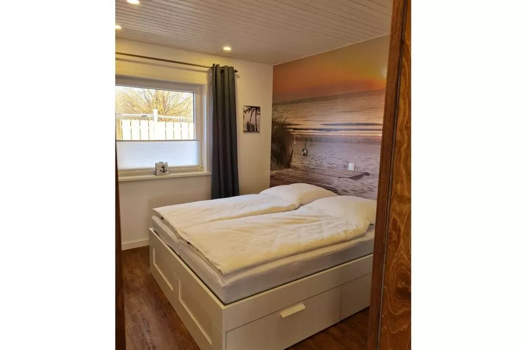 427885-Bedroom