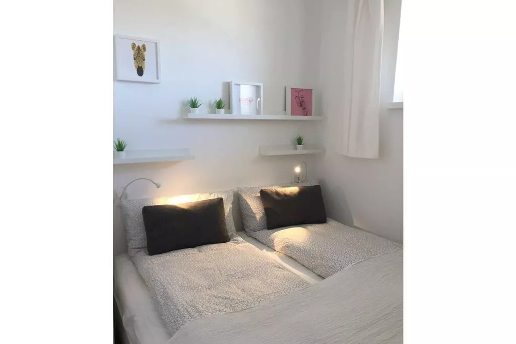 232461-Bedroom